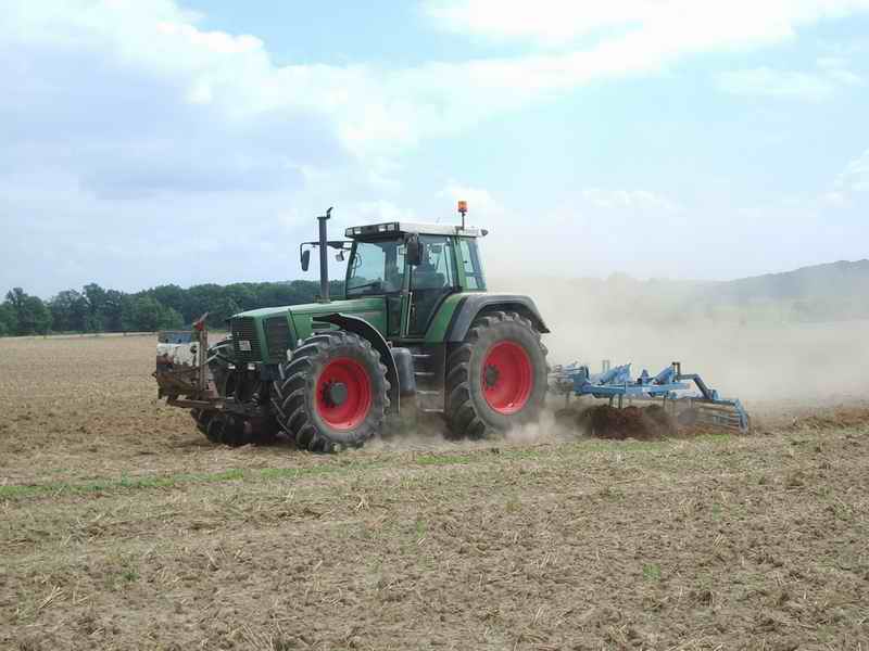 Fendt 824 08.jpg